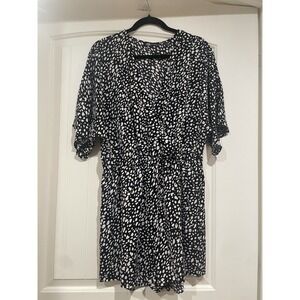 Pretty Garden Women's Romper Size Large Black White Pattern Waist Tie